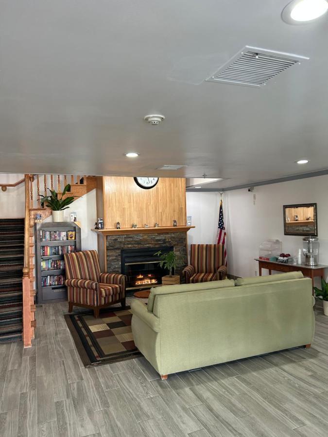 Country Inn & Suites By Radisson, Grand Rapids Airport, Mi Bagian luar foto