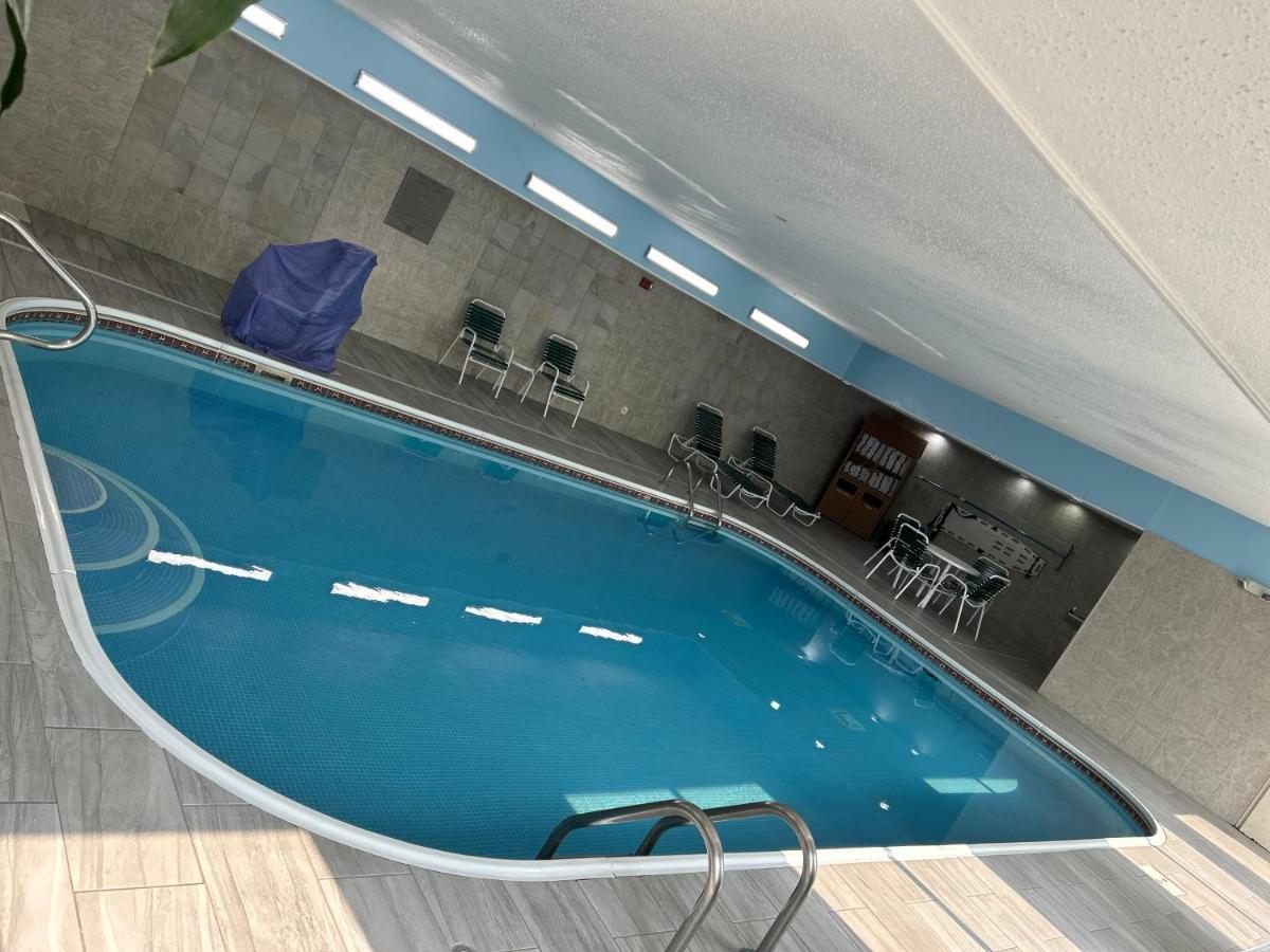 Country Inn & Suites By Radisson, Grand Rapids Airport, Mi Bagian luar foto