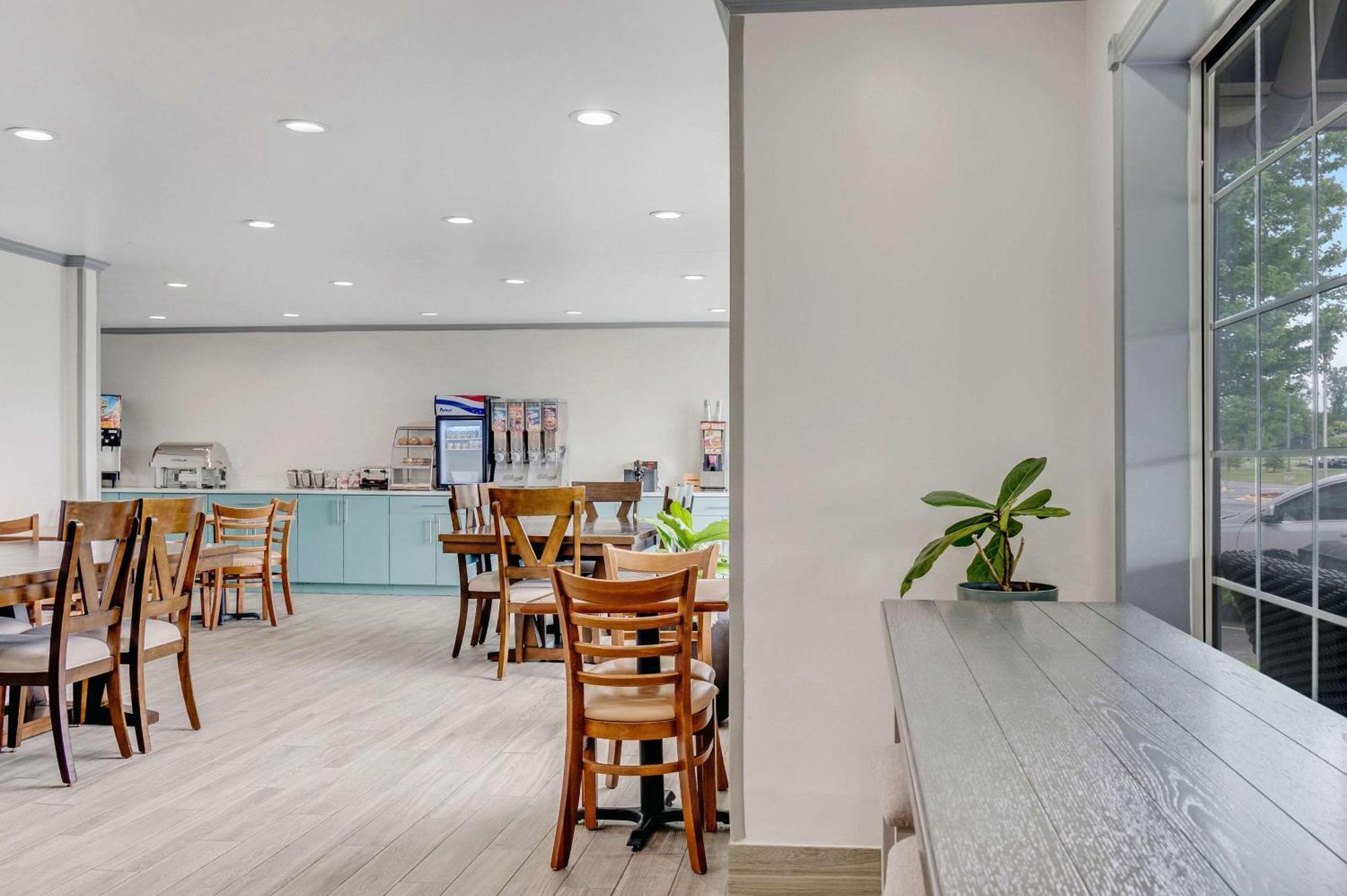Country Inn & Suites By Radisson, Grand Rapids Airport, Mi Bagian luar foto