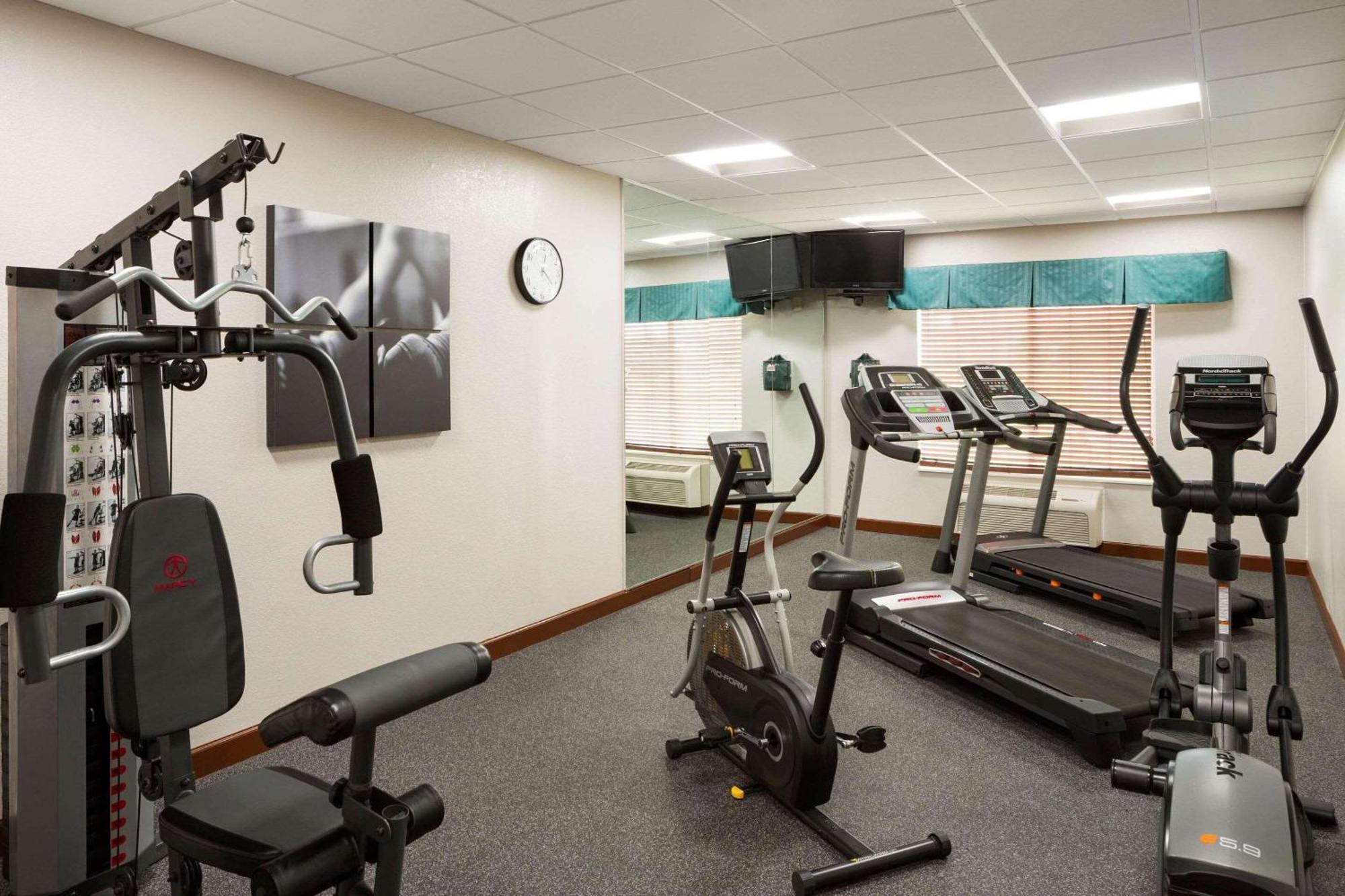 Country Inn & Suites By Radisson, Grand Rapids Airport, Mi Bagian luar foto