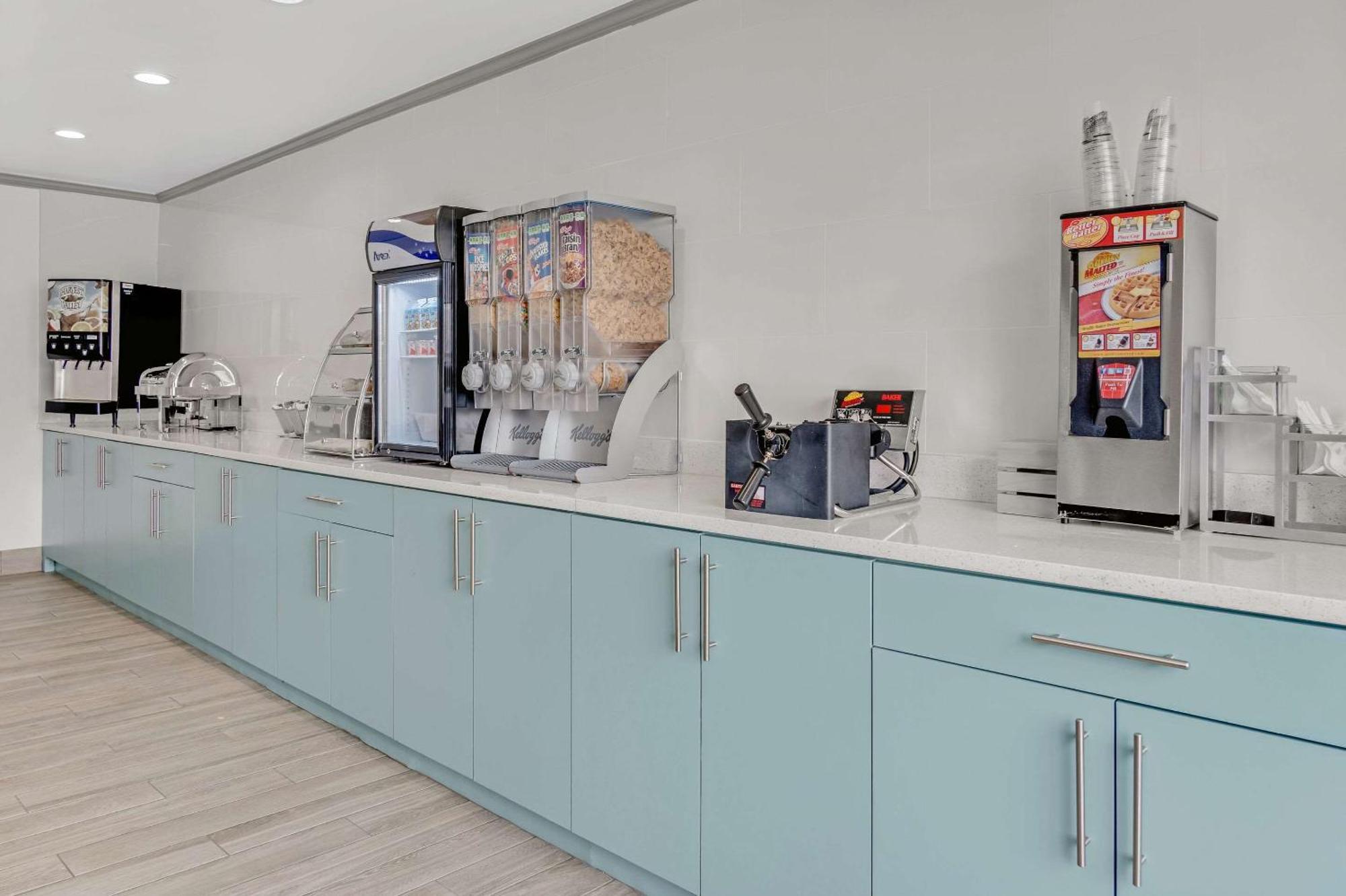 Country Inn & Suites By Radisson, Grand Rapids Airport, Mi Bagian luar foto