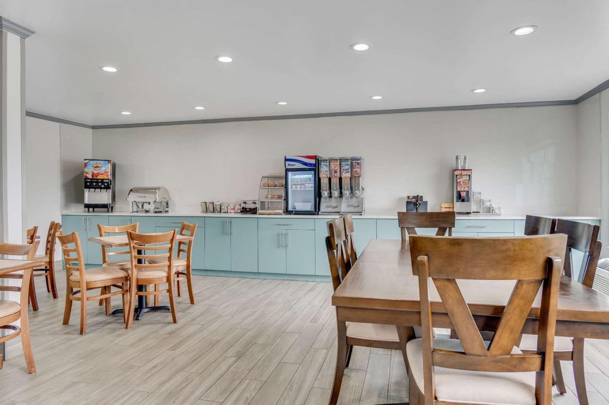 Country Inn & Suites By Radisson, Grand Rapids Airport, Mi Bagian luar foto
