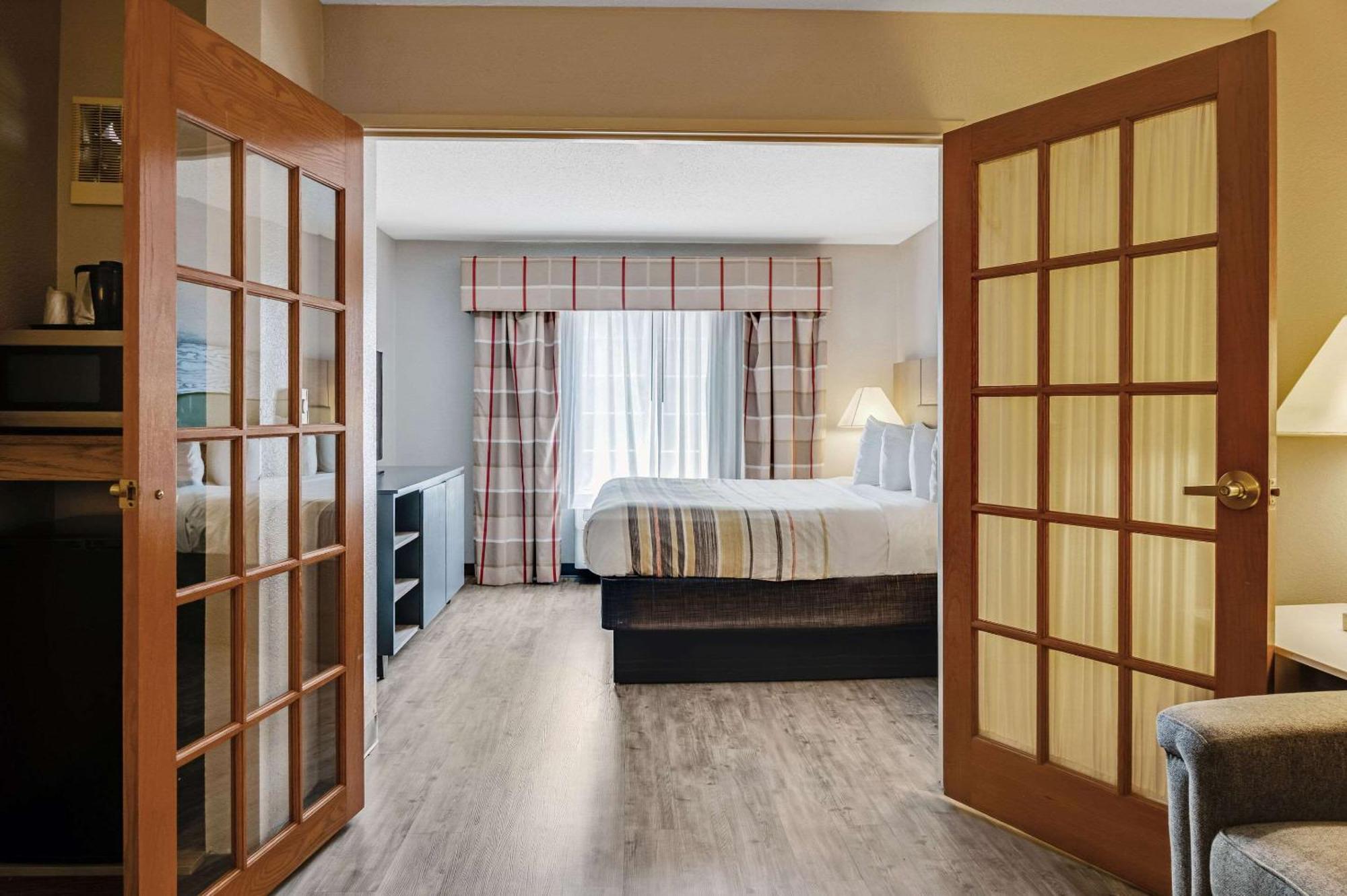 Country Inn & Suites By Radisson, Grand Rapids Airport, Mi Bagian luar foto