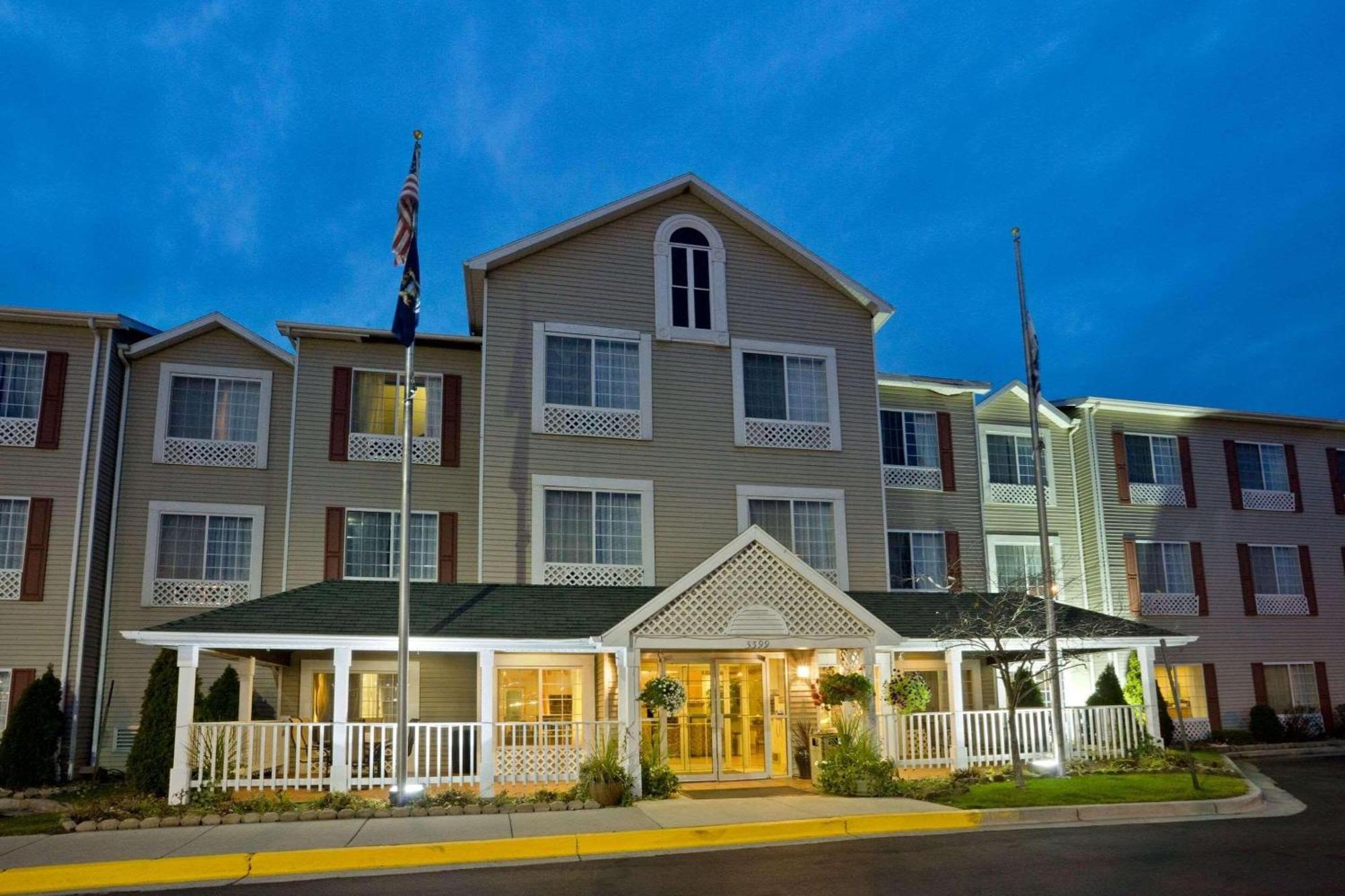 Country Inn & Suites By Radisson, Grand Rapids Airport, Mi Bagian luar foto